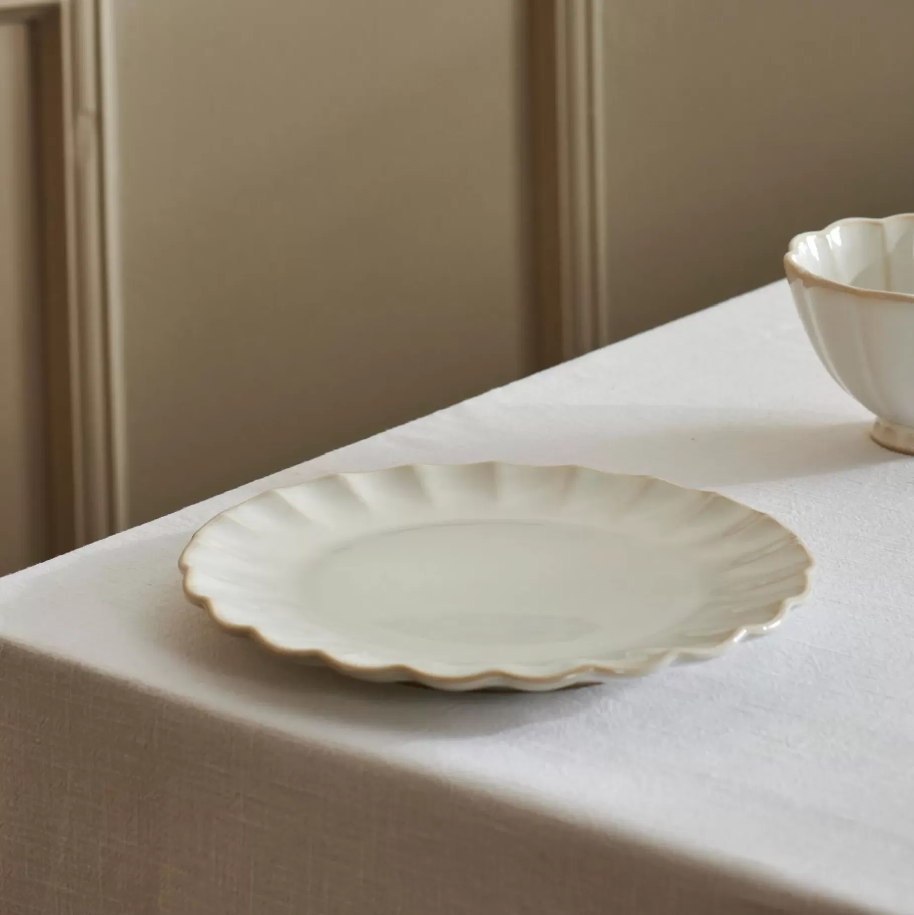 CASA Dahlia Plato Blanco Online