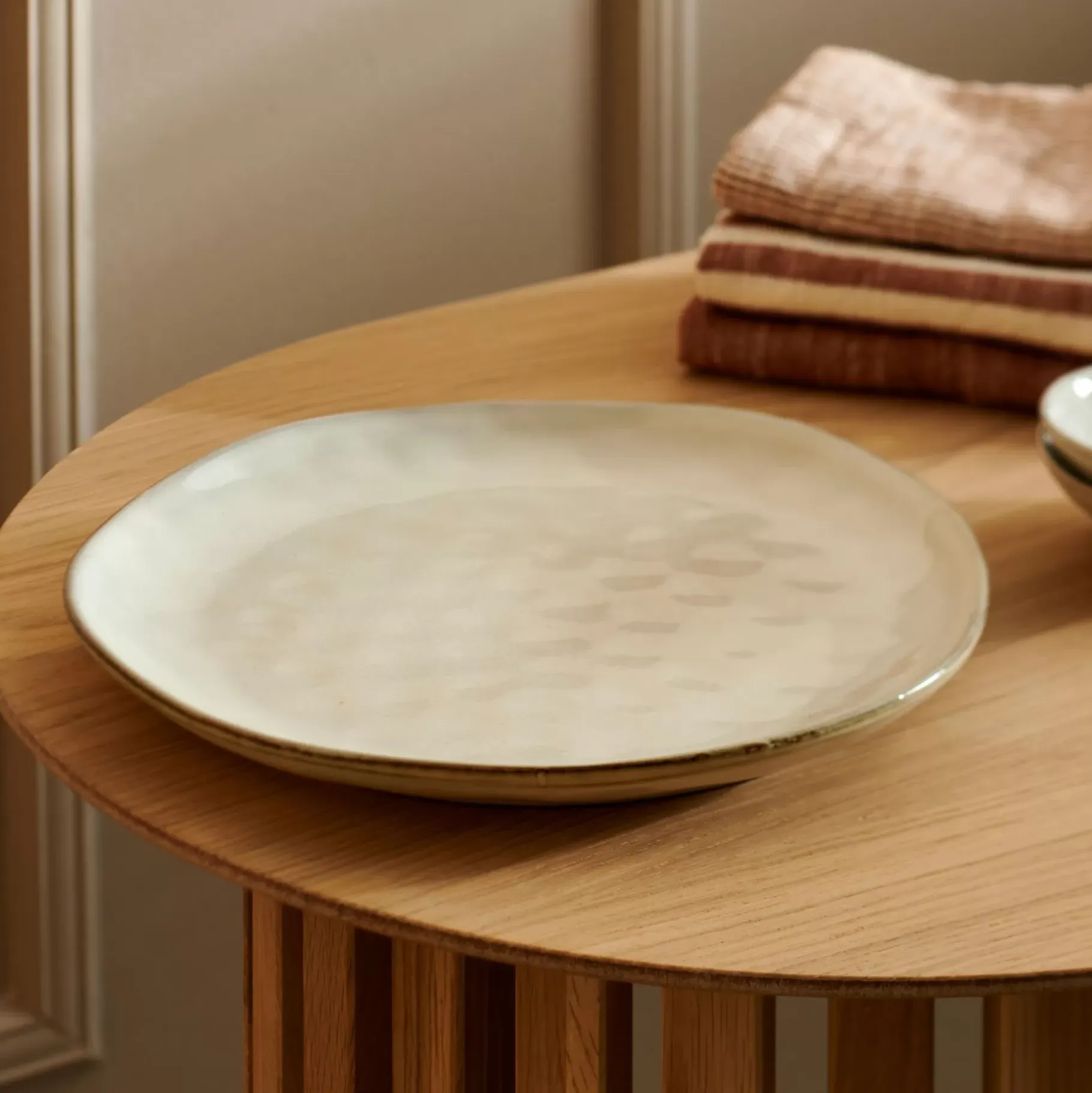 CASA Earth Marl Plato Llano Crema Online